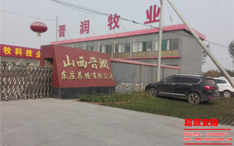 2017年10月24日晉潤牧業伸縮門維修完工