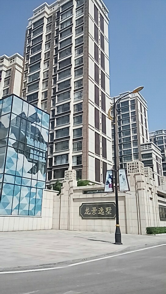 2018年5月4日臻觀園小區地下停車場防火卷簾門貨到工地