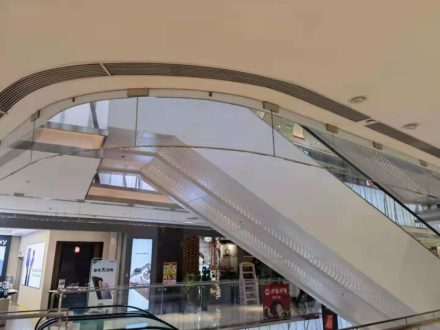 華宇百花谷玻璃擋煙垂壁